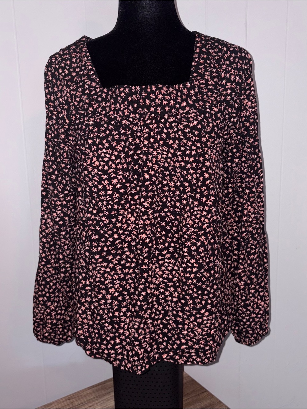 Universal Thread Women’s Size Small Black Blouse with Pink Floral Print